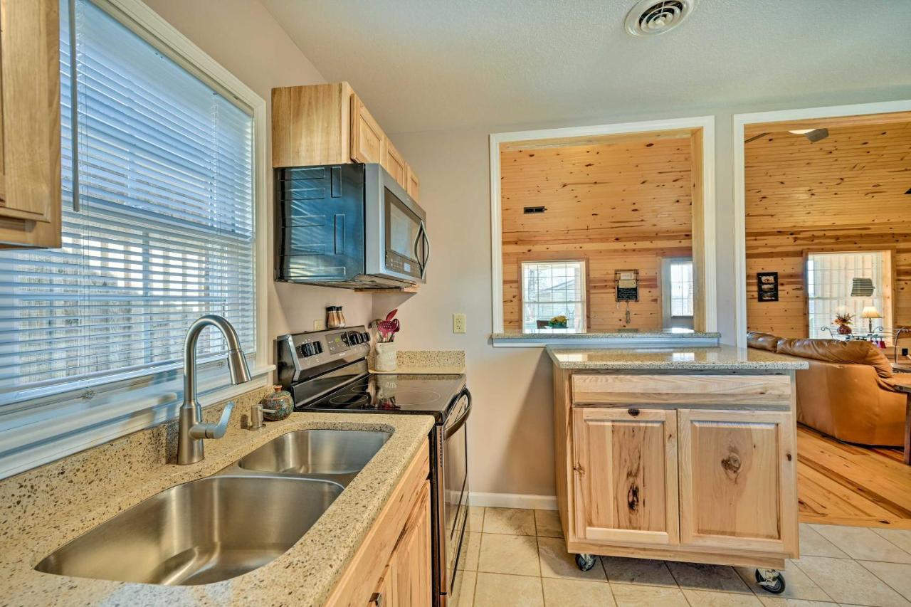 Villa Breathtaking Elkin Getaway With Vineyard Views! Exterior foto
